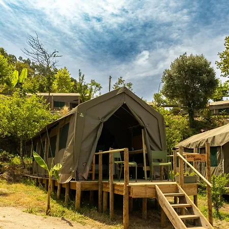 Campo de lujo Safari Glamping Portugal Whale